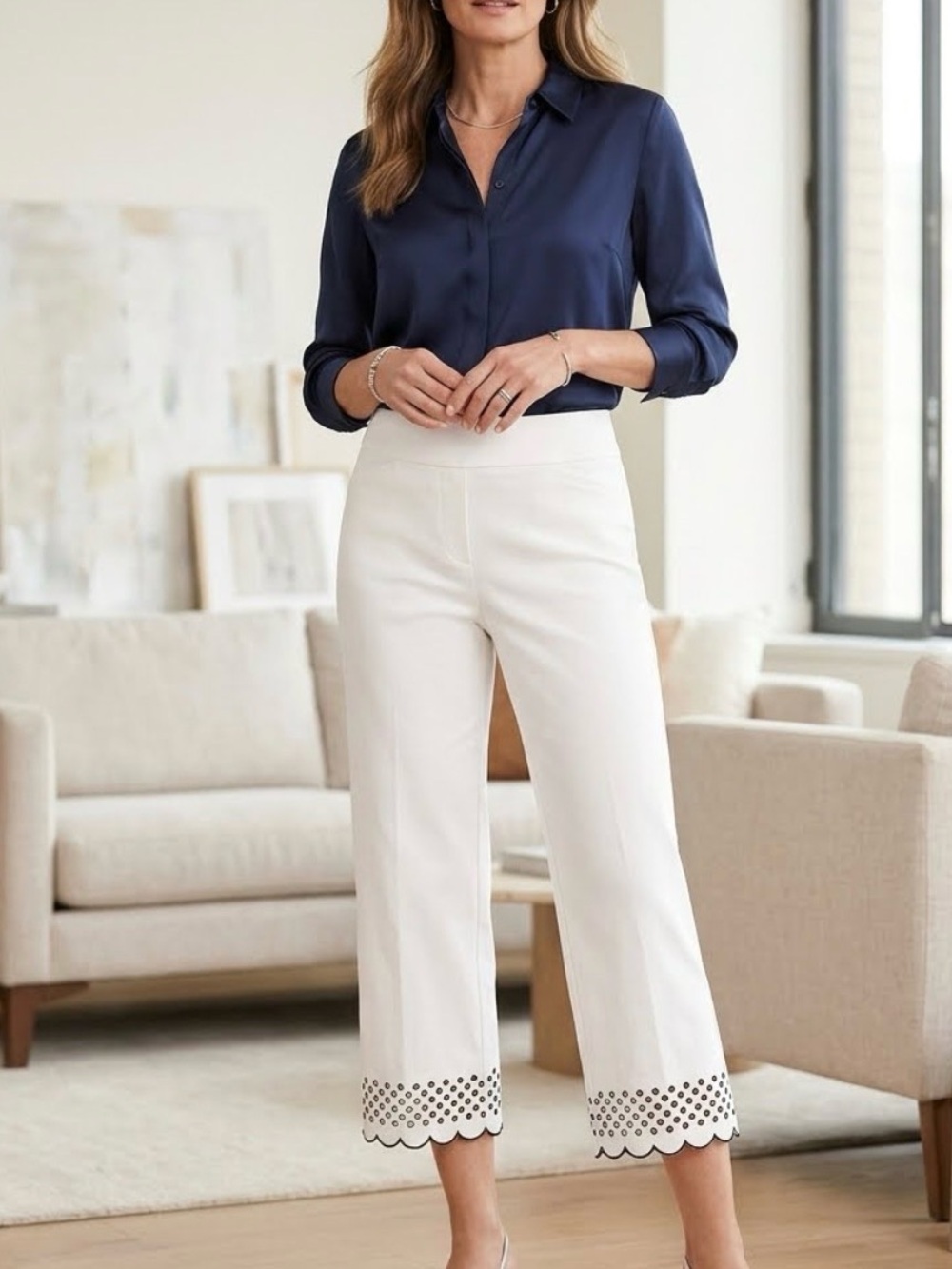 NWT Chico’s White Scalloped Eyelet Crop Pants Size Chico 0 or US 4
